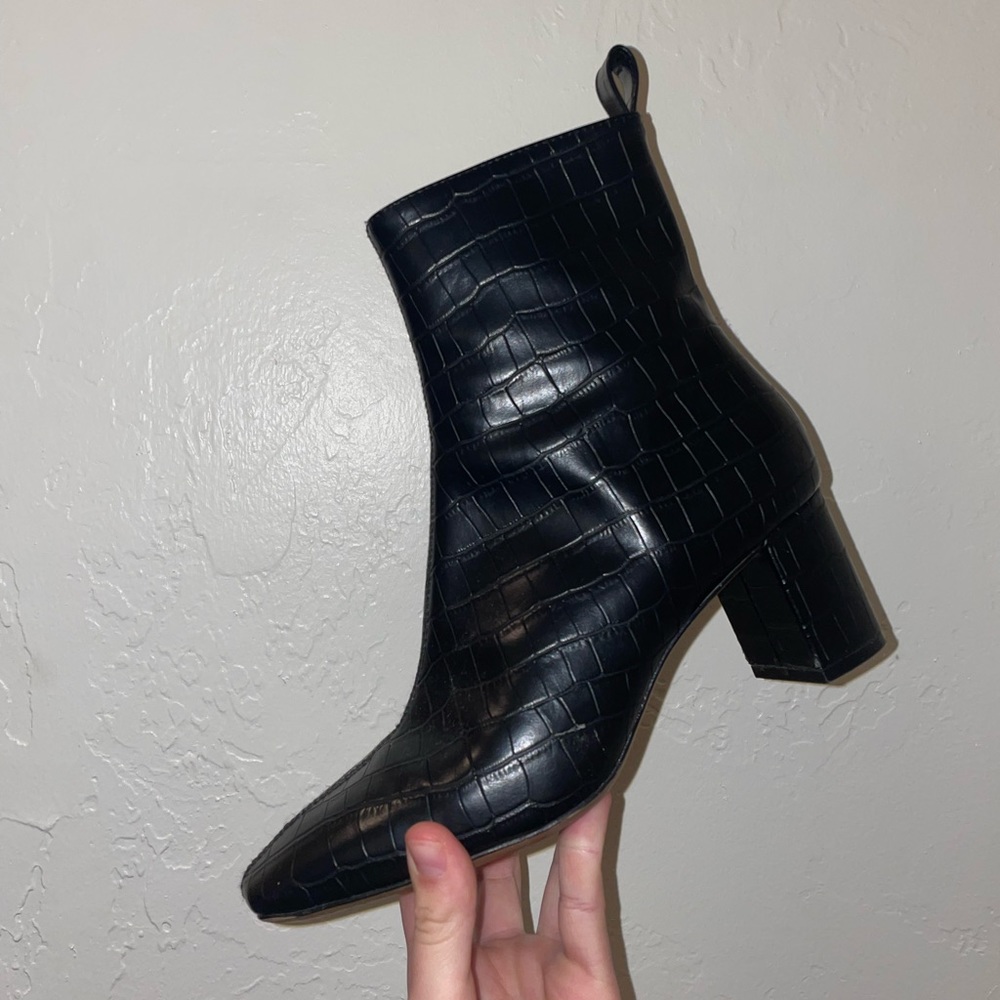H&M black boot heels with texture size 38